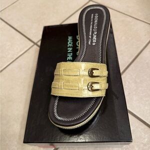 Donald J Pliner brand new wedge shoe. New with box